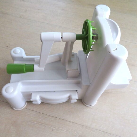Tabletop Vegetable Spiralizer World Cuisine Turning Slicer Plastic Tri Blades - Picture 8 of 14
